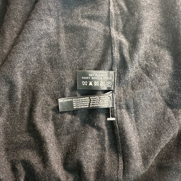 Ralph Lauren Elegant Black V-Neck Sweater - Picture 7 of 7